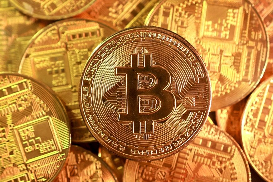 Bitcoin lidera rentabilidade em abril com alta de 8,42%; veja ranking