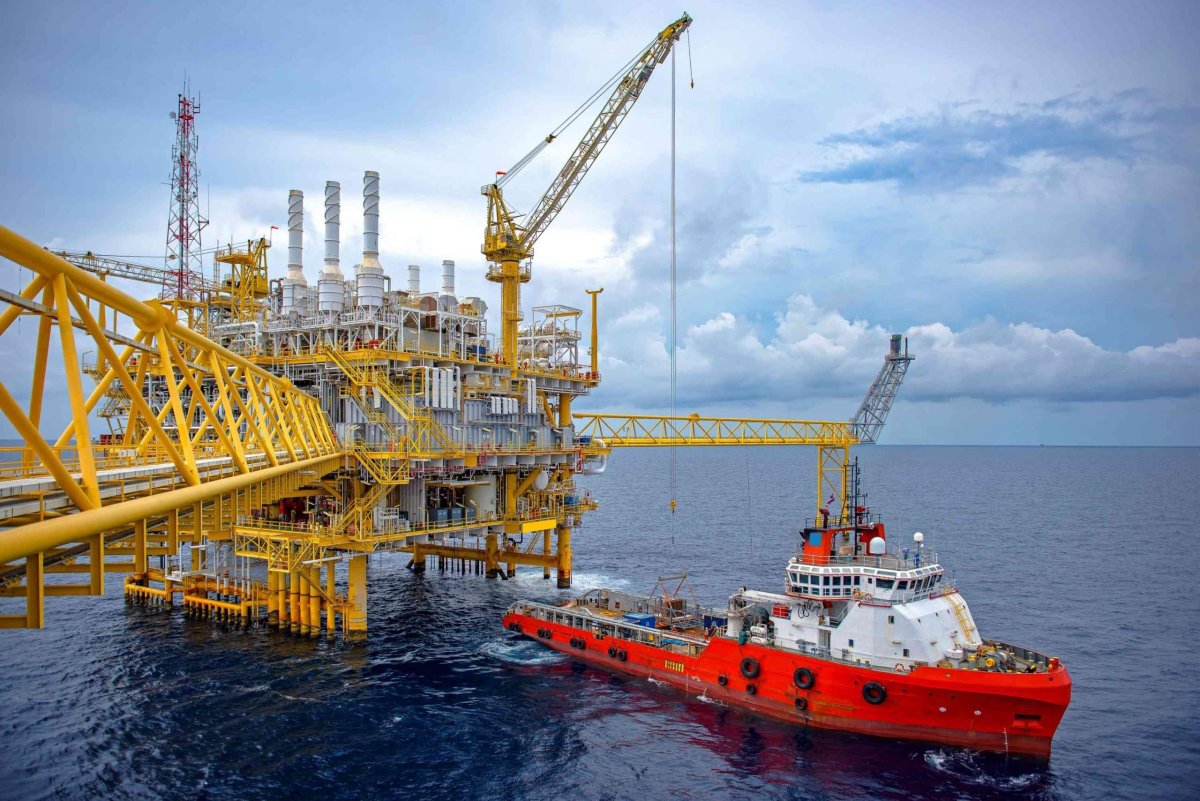 Petrobras assina R$ 11 bi em 4 navios offshore e renova frota nacional